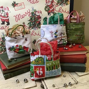 Grinch Mini Gift Bags, Dr. Seuss Christmas Treat Bags, Reusable, Small Gifts, Holiday Gift Exchange, Gift Card Holder, Party Favor, set of 2