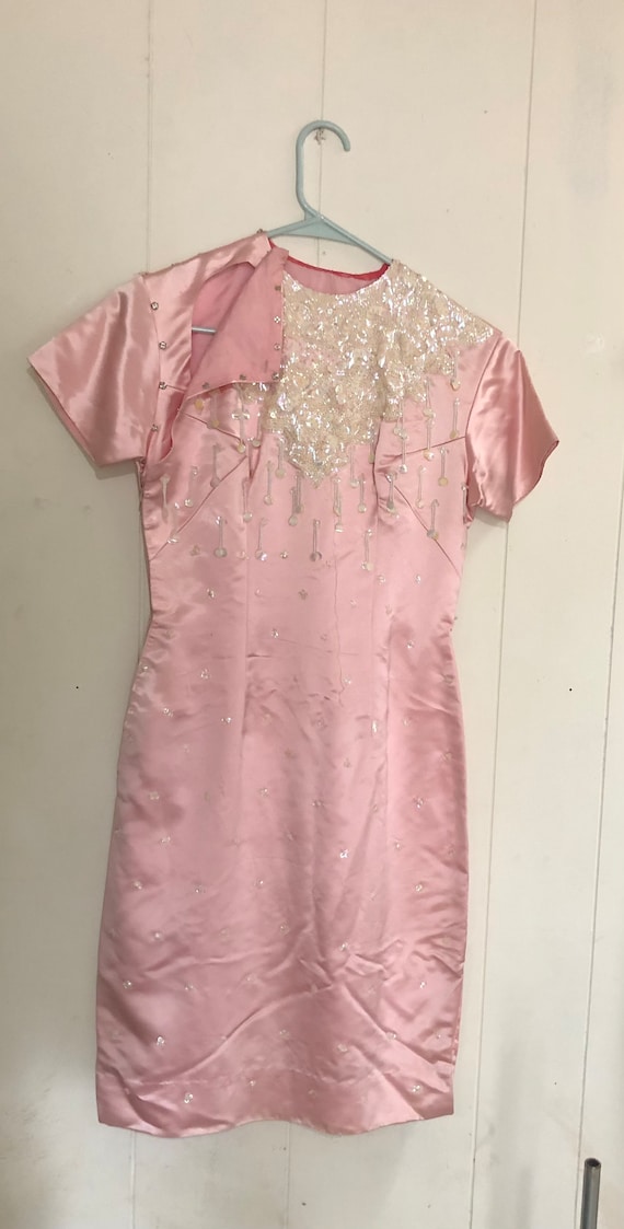 1950s/60s pink silk/satin Cheong Sam. Lovely pink 