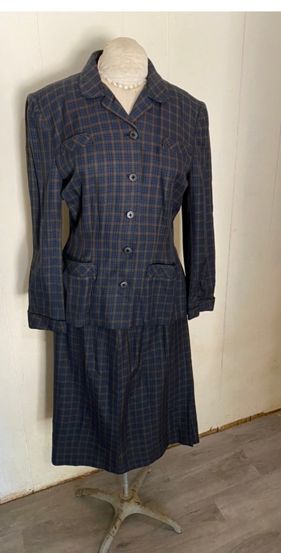 Flattering 1940s/50s, women’s two piece suit, 39 i