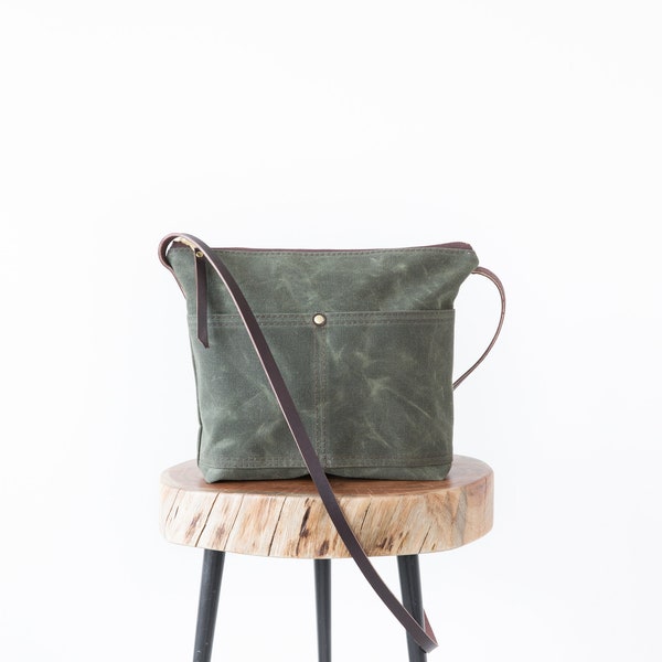 Waxed Canvas Crossbody Bag, canvas purse, olive green Bag, green purse, waxed canvas bag, day bag, minimalist bag, large crossbody purse