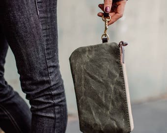 Wristlet de lona encerada, clutch de lona encerada, clutch de lona, bolso minimalista, bolso para iphone