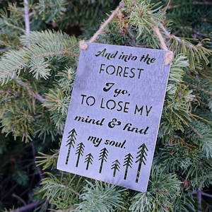 Entro al bosque para perder la cabeza y encontrar mi alma Letrero de metal de 5" x 7" Material de acero reciclado Aventura Explorar Caminata Regalo sustentable