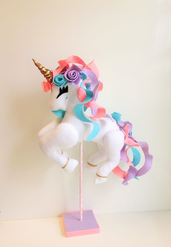 Baby shower cheap unicorn centerpieces