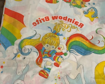 Juego de sábanas individuales vintage Rainbow Brite / Sábana bajera y encimera de los años 80 / Ropa de cama infantil retro / Estampado de unicornio arcoíris / Decoración nostálgica de los 80