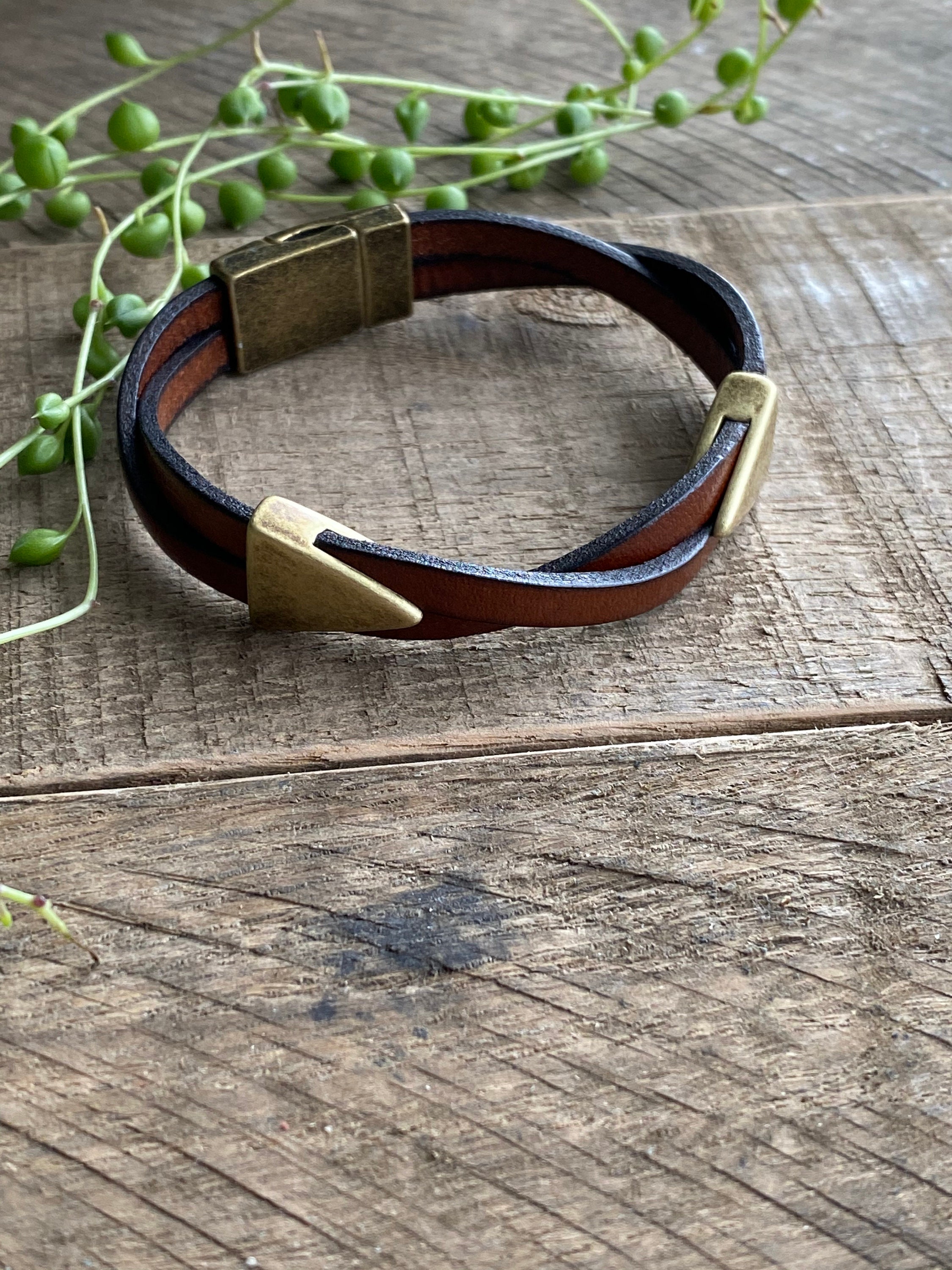 ●tow tow archive● Feverfew Leather Bracelet Brown TBH52ABA Brown and Chocolate Leather Kyoto Triple Wrap Hook Bracelet