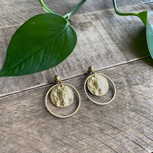 Textured Brass Circle Earrings // Mid Century Earrings // Raw Brass Circle Earrings // image 2