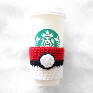 Patrón de ganchillo para funda de taza con forma de Pokeball, descarga en PDF