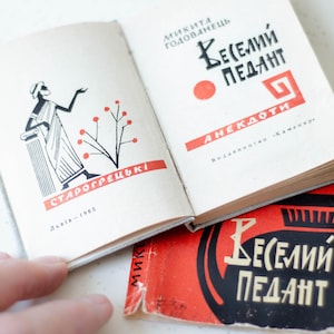 Mini livre de poésie soviétique vintage dans une jaquette d'Ukraine, livres miniatures cadeaux ukrainiens