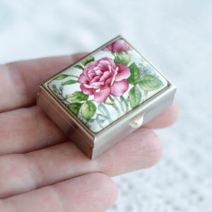 Pill box vintage ROSES gifts for Grandma, Medicine storage travel pill case