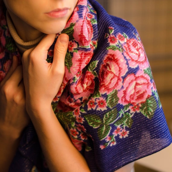 babushka scarf rose print - Gem