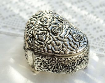 Antique jewelry box - Ring bearer proposal ideas, Rococo style heart shaped pill case