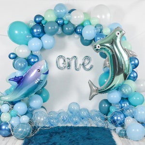 DIY Shark Balloon Garland | DIY Blue Ocean Balloon Arch, Shark Birthday Party Decor, Under the sea, Blue Shark Cake Smash, Fintastic Party