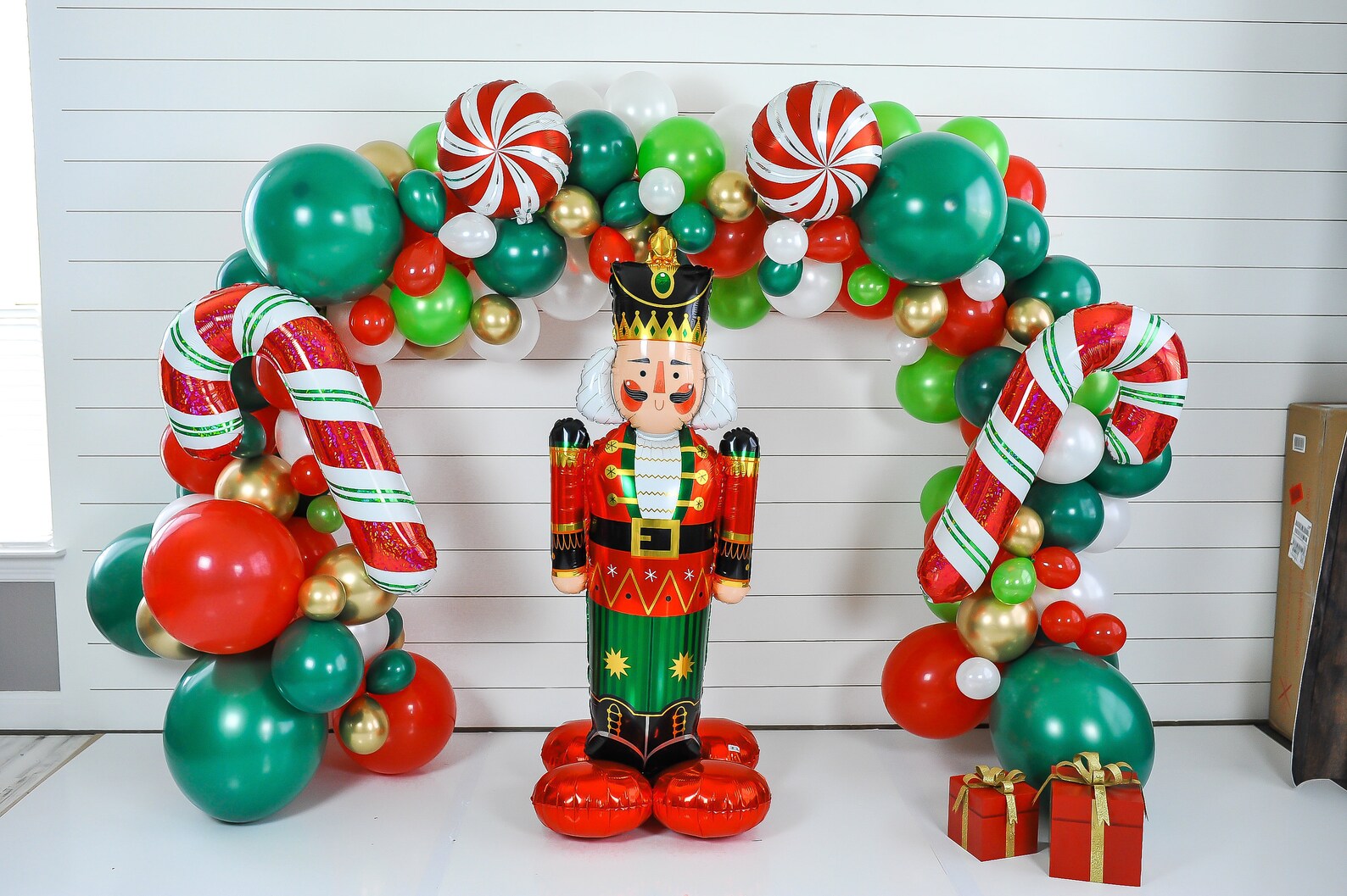 Nutcracker Balloon | Friendsmas Party Decor, Be Merry Christmas Xmas ...