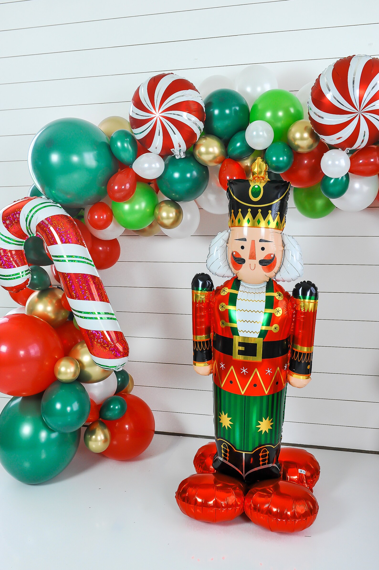 Nutcracker Balloon | Friendsmas Party Decor, Be Merry Christmas Xmas ...