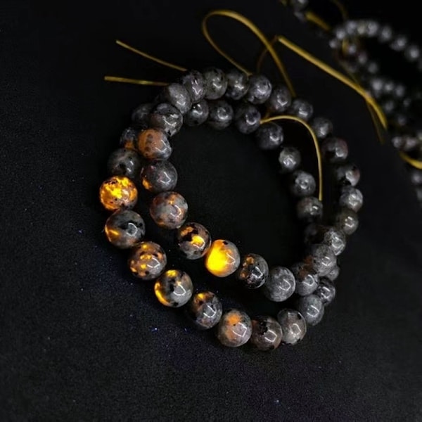 Bracelet Yooperlite Bracelet perles de cristal réactives aux UV 6 mm 8 mm 10 mm 12 mm Bracelet en pierre de roche de feu rougeoyante naturelle Emberlite pour cadeau 3063