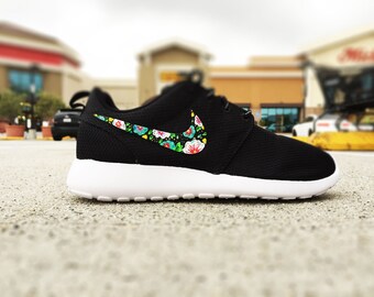 nike roshe run floral violet