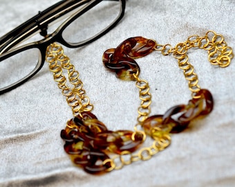 Chunky tortoise  glasses chain. Acrylic eyeglass holder. Golden brown eyeglass necklace. Gold tone eyewear chain.