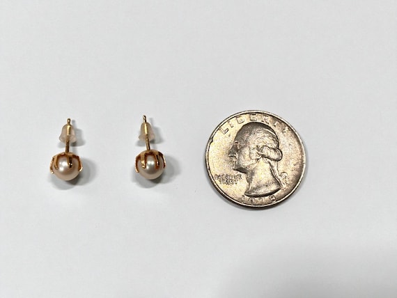 Pearl & 14K Gold Stud Earrings View 3