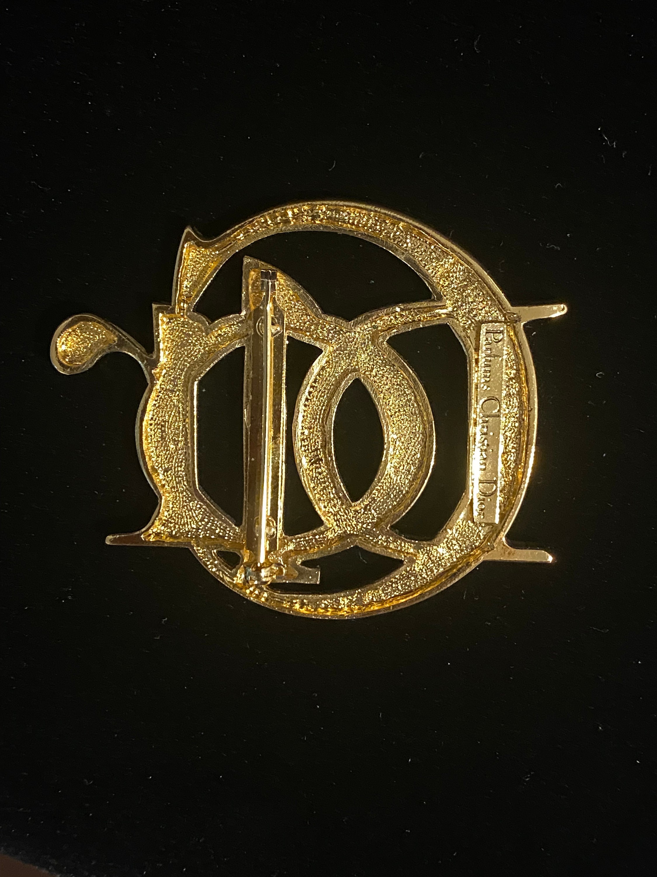 1824　極美品✨Dior　ブローチ　バイカラー　黒　金　CD　ロゴ　希少　刻印 極美品✨ Dior イヤリング CD ロゴ 旧ロゴ 希少 刻印 103 - メルカリ