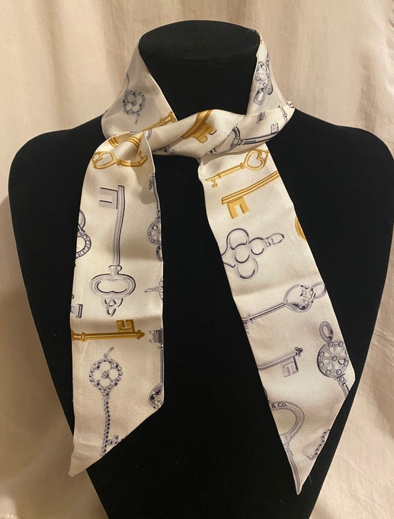 100% silk vintage authentic - Gem