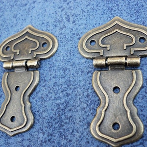 2 pcs 65mm x 40mm metal decorative hinges color antique brass P95