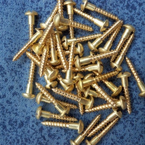 3 x 16 mm massive Messing Holzschrauben mit geschlitztem Rundkopf.