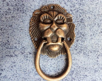 metal furniture handle in the shape of a lion's head, 40 mm x 65 mm, r84
