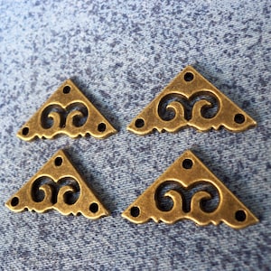 4pcs 20mm x 20mm x 2mm metal decorative corner bracket for chest case box color antique brass U74