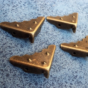 4pcs 32mm x 32mm x 10mm  metal decorative corner bracket for chest case box u119