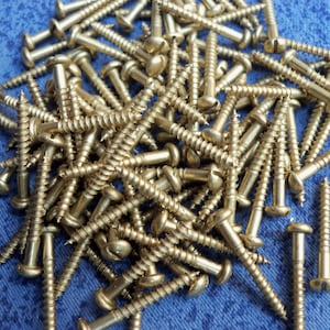 Pacote de peças de hardware em miniatura DIN 96 Parafusos pequenos de latão maciço de 2,5 x 20 mm para madeira com cabeça redonda ranhurada