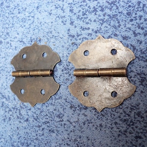 2 decoratieve scharnieren 30 mm x 30 mm metaalkleur antiek messing p58