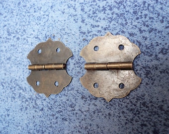 2 pcs  decorative hinges 30mm x 30mm metal  color antique brass p58