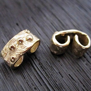 One Dotted Artisan Links and Connectors in Gold Bronze (one link) (N)