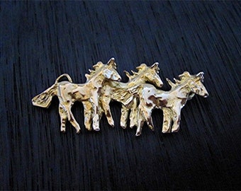 Hand Carved Artisan Horse Link and Pendant in Gold Bronze (A)
