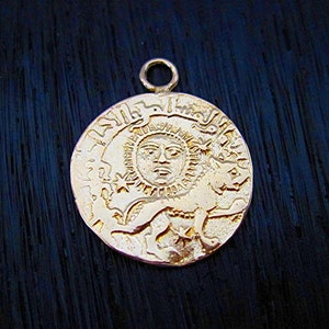 Gold Bronze Sun and Lion Coin Pendant and Charm (one) (N)
