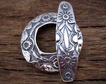 Artisan Stamped Round Southwest Style Toggle Clasp in Sterling Silver (one)