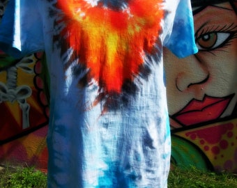 Żywy dekolt w serek z nadrukiem tie-dye, ręcznie farbowany, wykonany na zamówienie