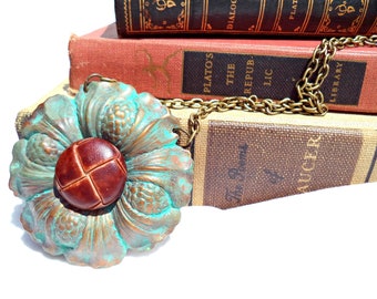 Collana con ciondolo a forma di fiore in stile vintage, ciondolo a bottone riciclato, gioiello boho chic, regalo ecologico per lei