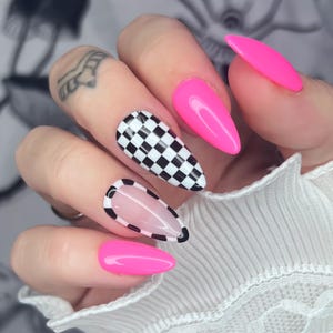 SPRAWDŹ MNIE Gorące paznokcie Barbie w różową szachownicę, długie szpilki, styl alternatywny, paznokcie do naprasowania, malowane ręcznie | sztuczne paznokcie, paznokcie żelowe, paznokcie do naprasowania