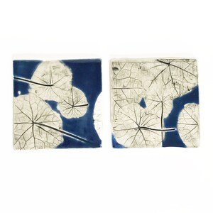 Set di sottopentola in ceramica fatti a mano: piastrelle di nasturzio blu intenso