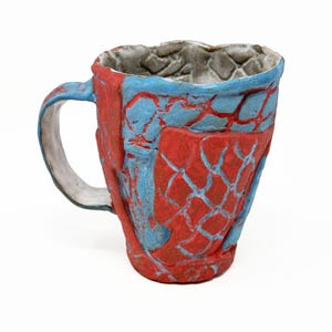 Pode incluir: Uma placa de madeira rústica com o texto "Welcome to our home" em letras brancas. A placa apresenta um acabamento desgastado e um design simples e convidativo, perfeito para uma varanda ou entrada.