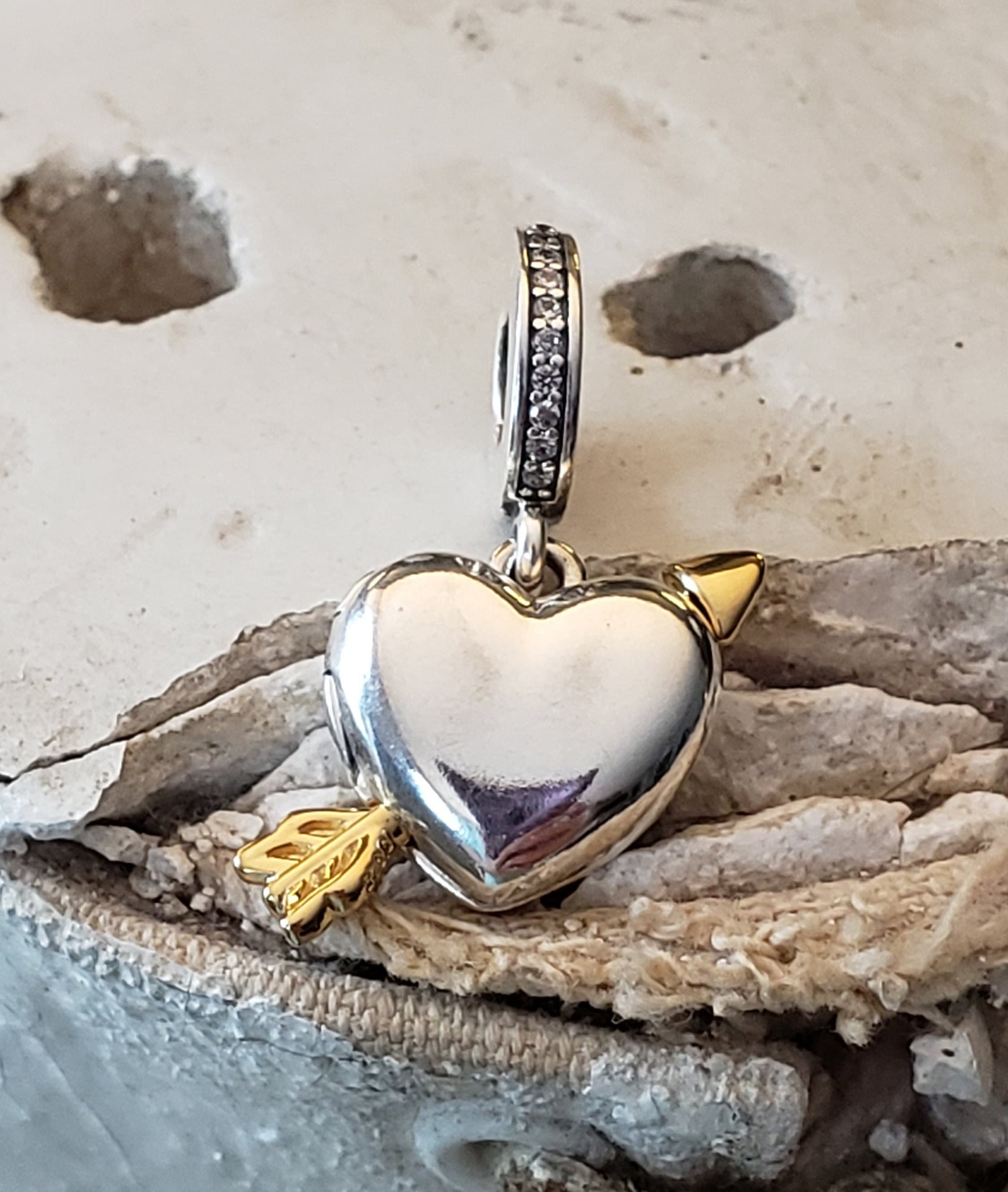 Pandora 2024 arrow necklace