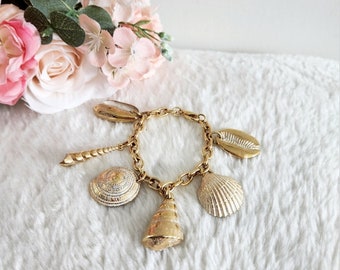 Vintage Gold Tone Seashell Dangle Charm Bracelet/ Vintage 