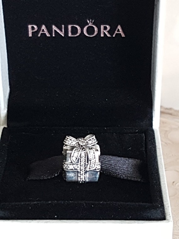 最終価格　Pandora プレゼントボックス　チャーム　S925 PANDORA Sparkling Gift Box Charm w/box