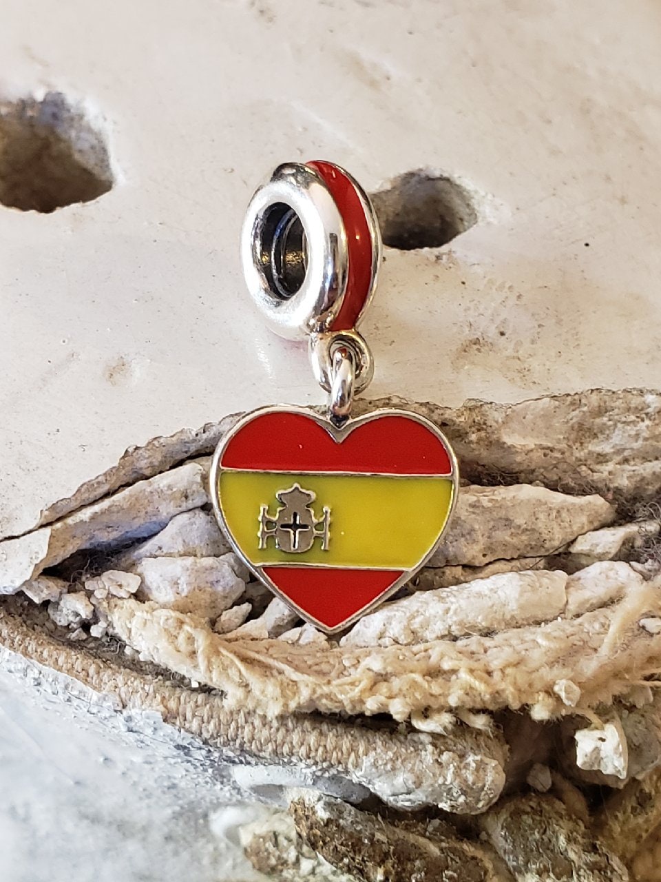 最安値 !! PANDORA　スペイン限定 SPAIN Flamencoチャーム Reserved Pandora Spain Heart Flag Dangle Charm Red & Yellow Enamel