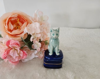 Vintage Porcelain Crackle Cat Pillow Top Keepsake Box w/ 24k /Millard Lister Sales Ltd Ceramic Cat Trinket Box/Cat Lover Gift/Made in Japan