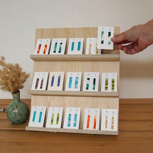 NEW - Compact flat-pack jewellery card display for 15 product cards. Small foldable earring display perfect for shop counter and market.