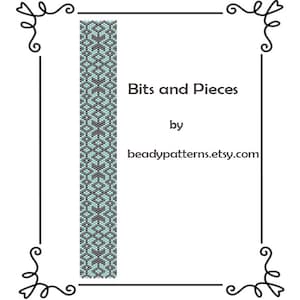 Op de afbeelding: Een kralenarmbandpatroon met een geometrisch ontwerp in tinten teal en grijs. Het patroon heet "Bits and Pieces" van beadypatterns.etsy.com.