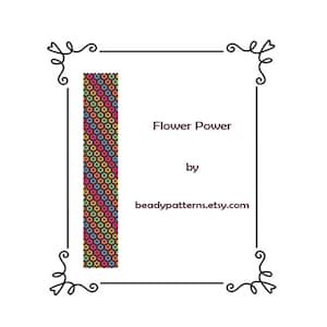 Op de afbeelding: Een kleurrijk kralenarmbandpatroon met een bloemachtig ontwerp. Het patroon heet "Flower Power" van beadypatterns.etsy.com.