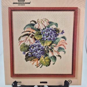 Oehlenschlagerコレクションのクロスステッチパターン。花。84852。